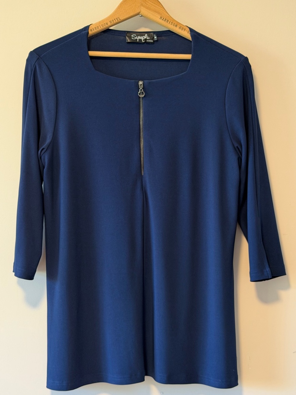 Sympli navy top